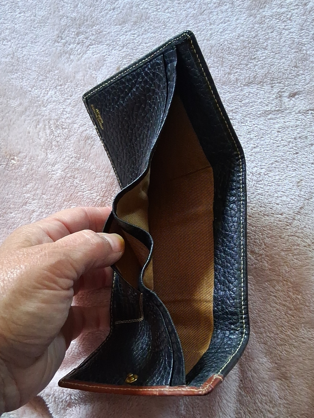 Black and Brown Leather Bifold Wallet with Embossed Crest - Picture 7 of 8